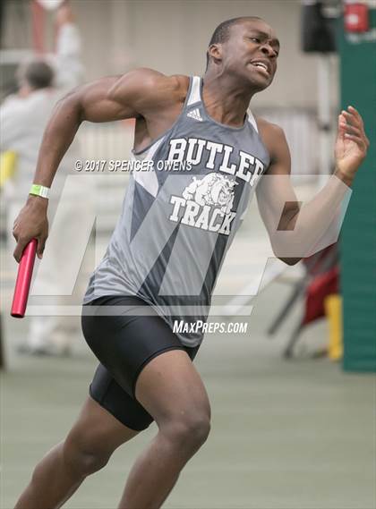 Thumbnail 2 in NC Runners Holiday Invitational photogallery.