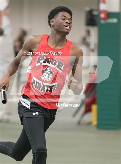 Thumbnail 3 in NC Runners Holiday Invitational photogallery.