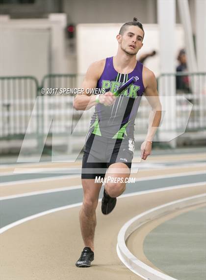 Thumbnail 1 in NC Runners Holiday Invitational photogallery.