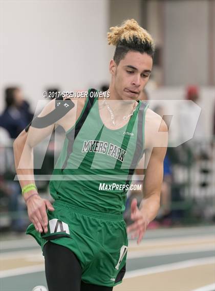 Thumbnail 2 in NC Runners Holiday Invitational photogallery.