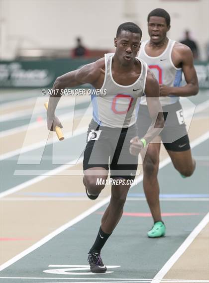 Thumbnail 1 in NC Runners Holiday Invitational photogallery.