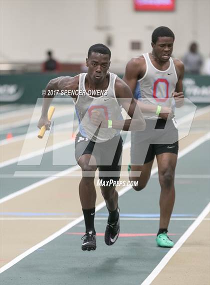 Thumbnail 3 in NC Runners Holiday Invitational photogallery.