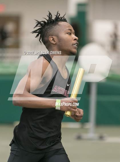 Thumbnail 1 in NC Runners Holiday Invitational photogallery.