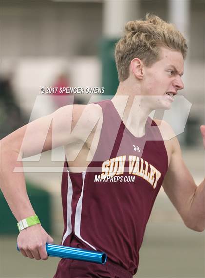 Thumbnail 2 in NC Runners Holiday Invitational photogallery.
