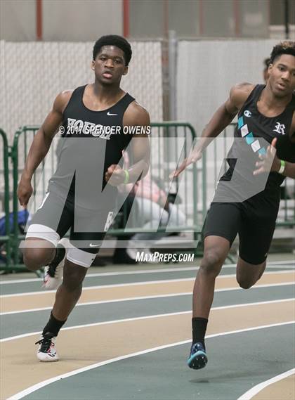Thumbnail 3 in NC Runners Holiday Invitational photogallery.