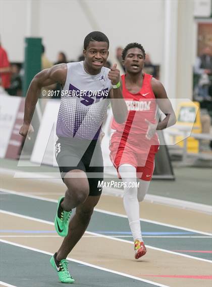 Thumbnail 1 in NC Runners Holiday Invitational photogallery.