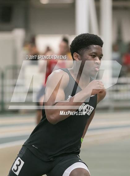 Thumbnail 1 in NC Runners Holiday Invitational photogallery.