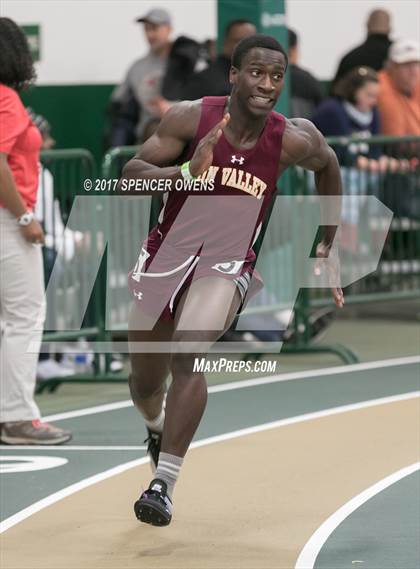 Thumbnail 1 in NC Runners Holiday Invitational photogallery.