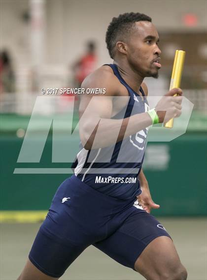 Thumbnail 3 in NC Runners Holiday Invitational photogallery.