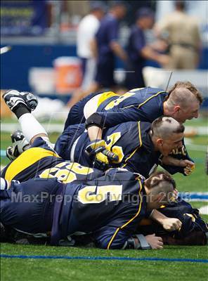 Thumbnail 3 in Syosset vs. West Genesee (NYSPHSAA Class A Final) photogallery.