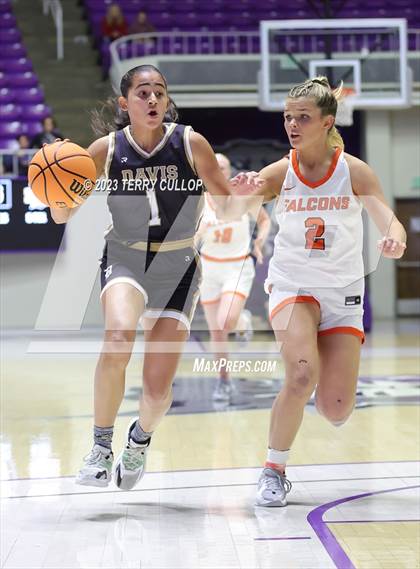 Thumbnail 3 in Davis vs. Skyridge (UHSAA 6A Semifinal) photogallery.