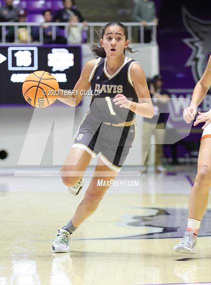 Thumbnail 3 in Davis vs. Skyridge (UHSAA 6A Semifinal) photogallery.
