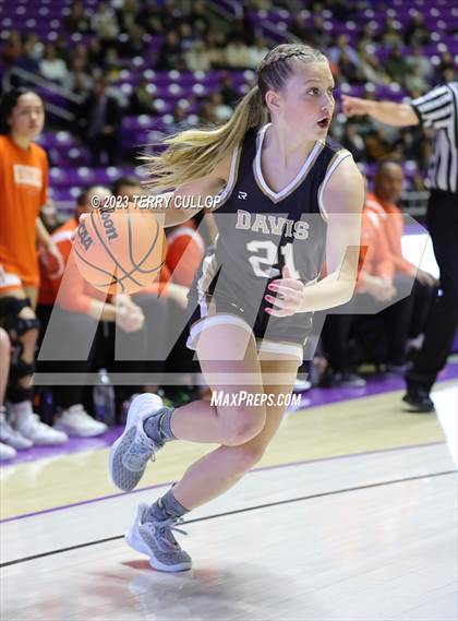 Thumbnail 1 in Davis vs. Skyridge (UHSAA 6A Semifinal) photogallery.