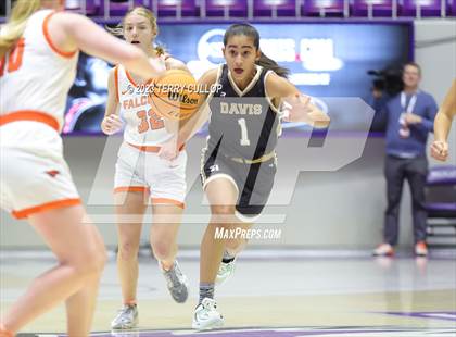 Thumbnail 2 in Davis vs. Skyridge (UHSAA 6A Semifinal) photogallery.