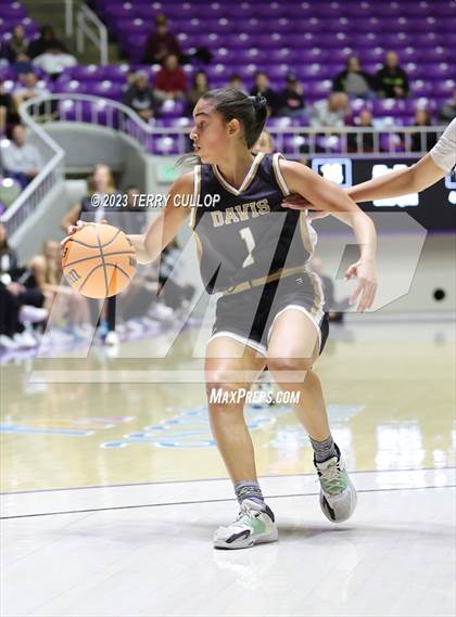 Thumbnail 2 in Davis vs. Skyridge (UHSAA 6A Semifinal) photogallery.