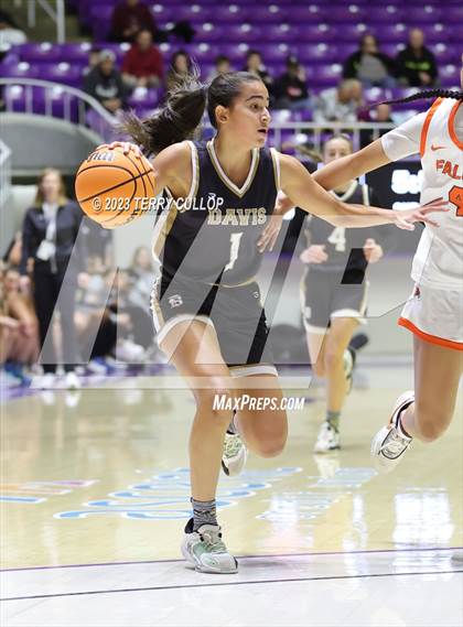 Thumbnail 2 in Davis vs. Skyridge (UHSAA 6A Semifinal) photogallery.