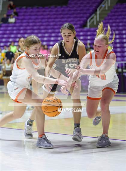 Thumbnail 1 in Davis vs. Skyridge (UHSAA 6A Semifinal) photogallery.