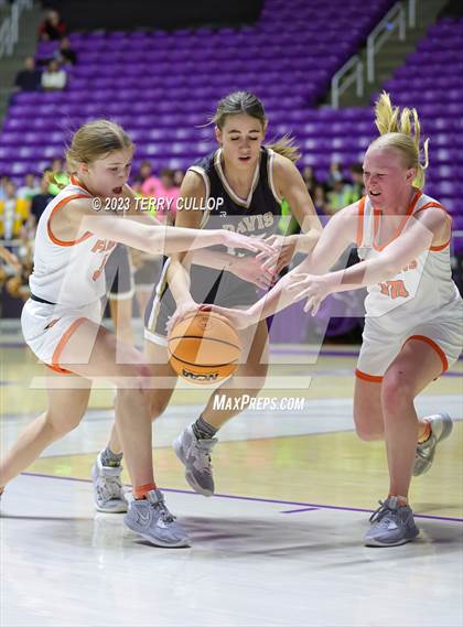 Thumbnail 3 in Davis vs. Skyridge (UHSAA 6A Semifinal) photogallery.