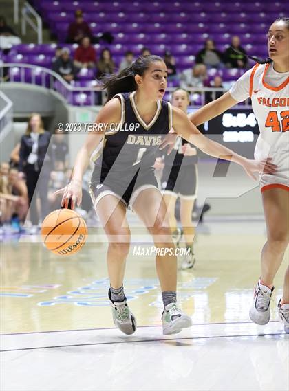 Thumbnail 1 in Davis vs. Skyridge (UHSAA 6A Semifinal) photogallery.