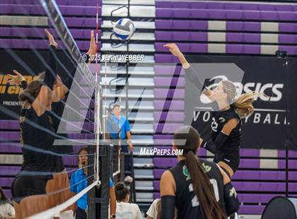 Thumbnail 1 in Mira Costa vs. Harrisburg (Durango Fall Classic) photogallery.