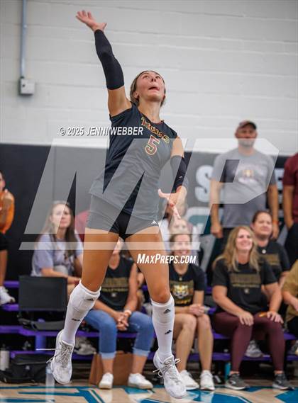Thumbnail 1 in Mira Costa vs. Harrisburg (Durango Fall Classic) photogallery.