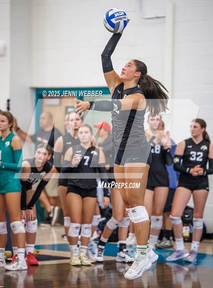 Thumbnail 1 in Mira Costa vs. Harrisburg (Durango Fall Classic) photogallery.