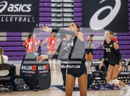 Thumbnail 2 in Mira Costa vs. Harrisburg (Durango Fall Classic) photogallery.