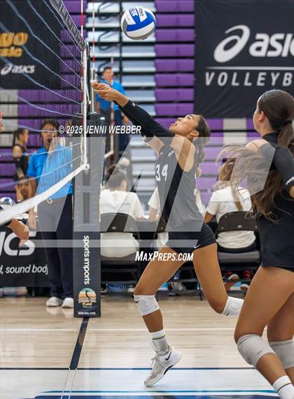 Thumbnail 3 in Mira Costa vs. Harrisburg (Durango Fall Classic) photogallery.