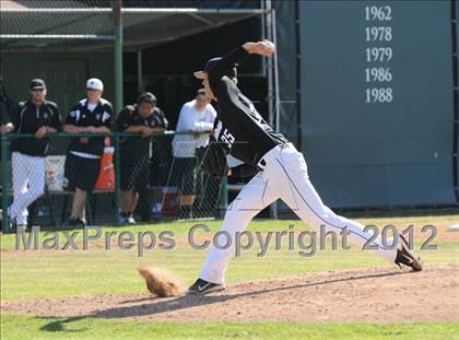 Thumbnail 2 in JSerra Catholic @ Servite photogallery.