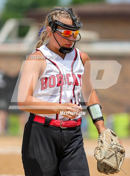 Thumbnail 1 in Cascade vs Western Dubuque (West Delaware Invitational) photogallery.