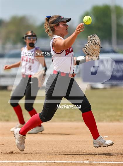 Thumbnail 1 in Cascade vs Western Dubuque (West Delaware Invitational) photogallery.