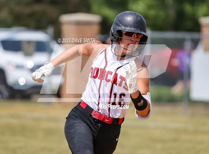 Thumbnail 2 in Cascade vs Western Dubuque (West Delaware Invitational) photogallery.