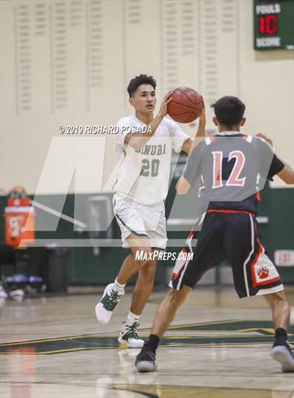 Thumbnail 1 in Dinuba vs. Selma (68th Annual Kingsburg Lions Club Tournament) photogallery.