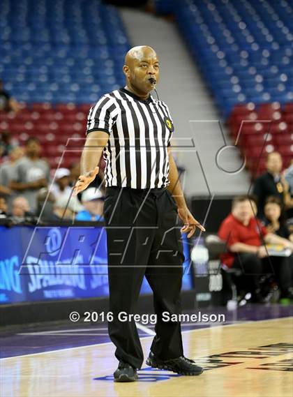 Thumbnail 2 in Eastside College Prep vs Village Christian (CIF State D5 Final) photogallery.