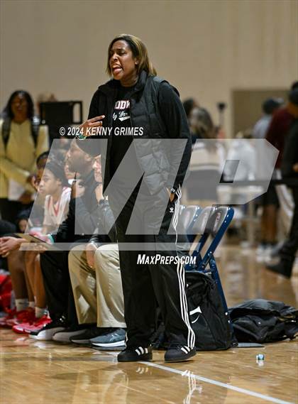 Thumbnail 2 in Spring Garden vs. Woodward Academy (She Got Game Classic) photogallery.