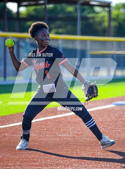 Thumbnail 1 in Snook vs Centerville (UIL 2A Reg IV Bi-District Playoff) photogallery.