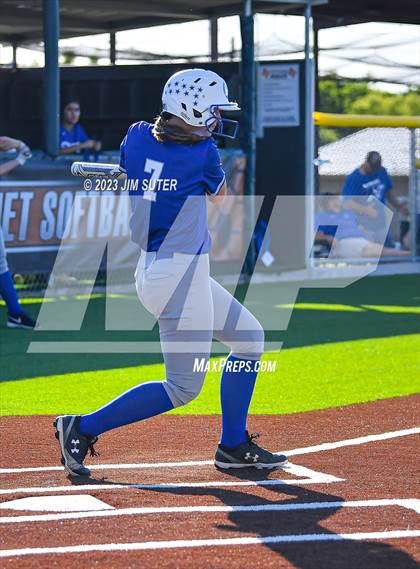 Thumbnail 1 in Snook vs Centerville (UIL 2A Reg IV Bi-District Playoff) photogallery.