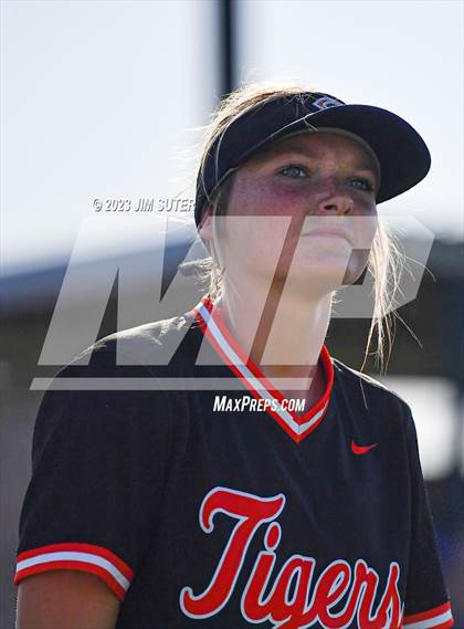Thumbnail 2 in Snook vs Centerville (UIL 2A Reg IV Bi-District Playoff) photogallery.