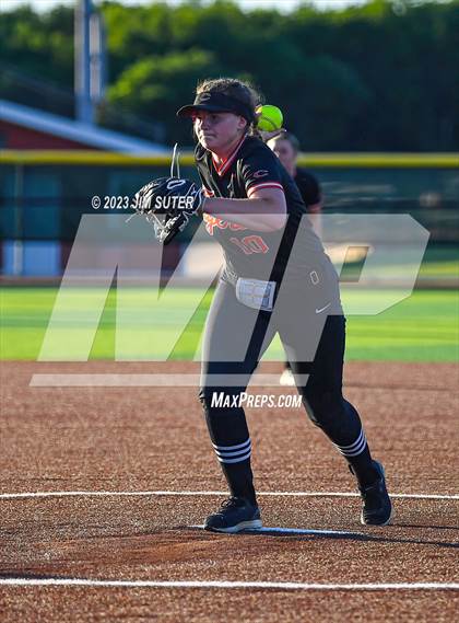Thumbnail 1 in Snook vs Centerville (UIL 2A Reg IV Bi-District Playoff) photogallery.