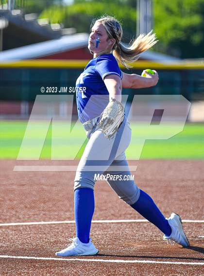 Thumbnail 2 in Snook vs Centerville (UIL 2A Reg IV Bi-District Playoff) photogallery.