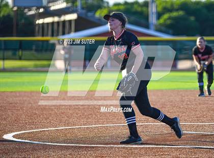 Thumbnail 2 in Snook vs Centerville (UIL 2A Reg IV Bi-District Playoff) photogallery.