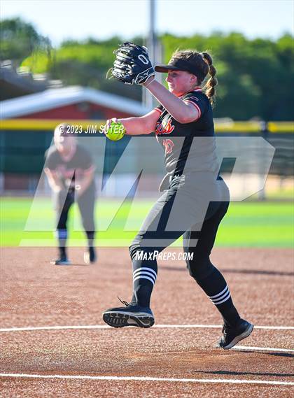 Thumbnail 2 in Snook vs Centerville (UIL 2A Reg IV Bi-District Playoff) photogallery.