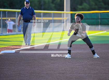 Thumbnail 2 in Snook vs Centerville (UIL 2A Reg IV Bi-District Playoff) photogallery.