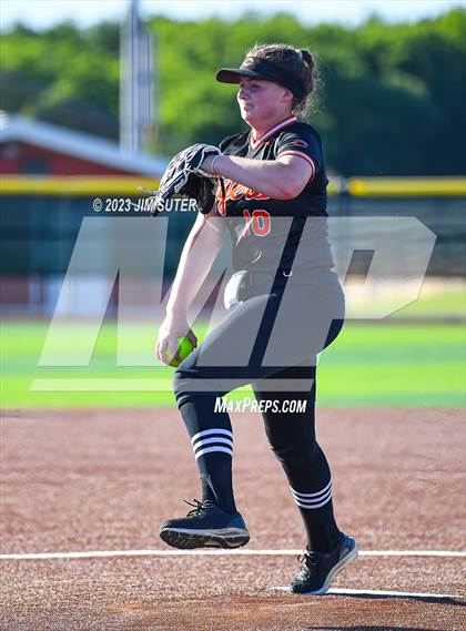 Thumbnail 2 in Snook vs Centerville (UIL 2A Reg IV Bi-District Playoff) photogallery.