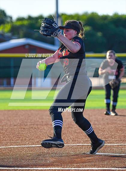 Thumbnail 2 in Snook vs Centerville (UIL 2A Reg IV Bi-District Playoff) photogallery.