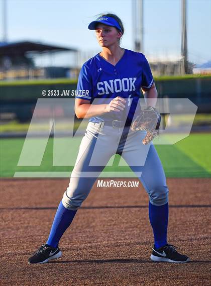 Thumbnail 1 in Snook vs Centerville (UIL 2A Reg IV Bi-District Playoff) photogallery.