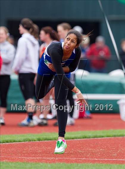 Thumbnail 2 in 2012 Oregon Relays photogallery.