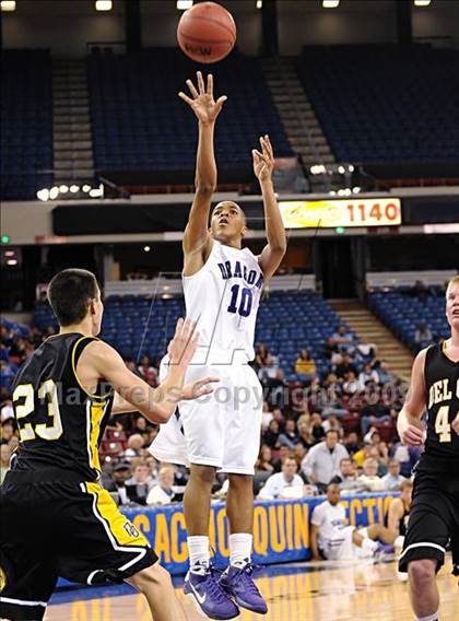 Thumbnail 1 in Del Oro vs. Sacramento (CIF SJS D3 Final) photogallery.