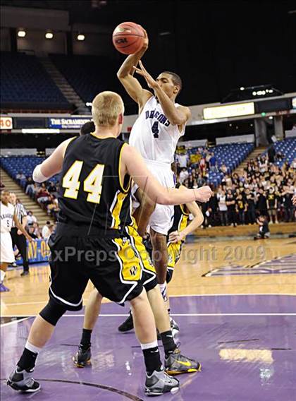 Thumbnail 2 in Del Oro vs. Sacramento (CIF SJS D3 Final) photogallery.