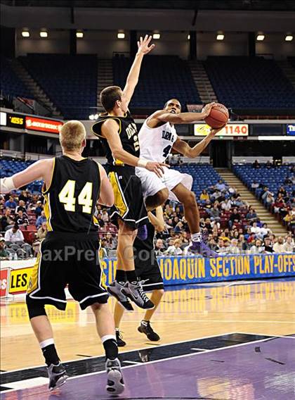 Thumbnail 2 in Del Oro vs. Sacramento (CIF SJS D3 Final) photogallery.